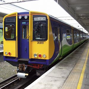 class 313/508 seen at the centre bay platform at Willesdon Junction