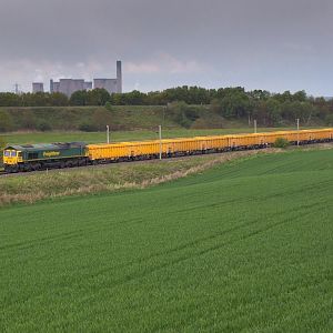 2010 May 11 - Unidentified 66 heading up between Warrington and Weaver Junction