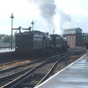 5043 Earl of Mount Edgecumbe and 5029 Nunney Castle going though Shrewsbury station to get there carriages for The Welsh Marches rail tour