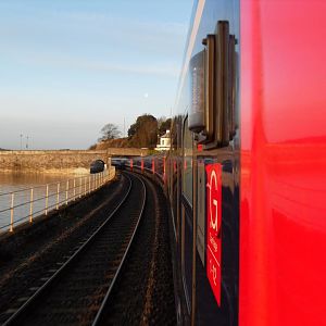heads out of a fgw HST at shaldon watching the sun rise <3