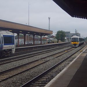 Chiltern Services pass at Leamington Spa.