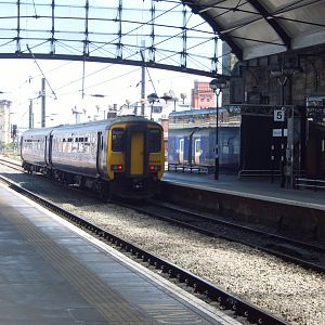 156 438 arrives from the North.