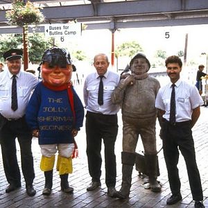 1.25 Skegness 1994 L-R John, Jolly Fisherman, Dave Tupin, statue of Jolly Fisherman and Terry Coin