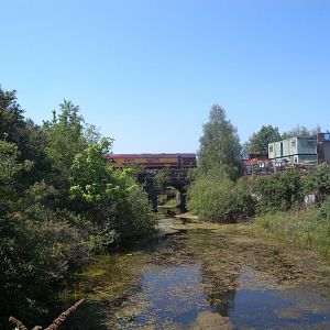 DSCN1039404564

66075 croses the first bridge on the branch to the scrap yard at atterclife sheffield ont he 26th May 2012