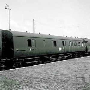 British coach, numbered C 3314, its original British fleet number assumed to have been 3314, at Den Haag SS (The Hague), 27 July 1946.
Photo by the l