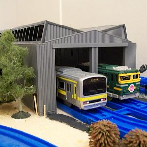 Consumers MPD - Peco OO / HO scale kit, with Plarail trains "on shed"
Incredibly, the radius of the Tomy point, means the tracks are an exact fit ins
