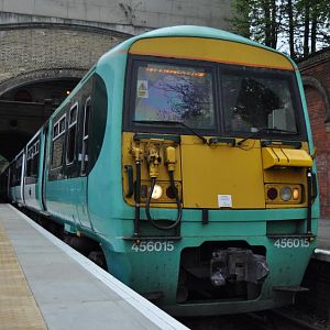 The train for London Bridge arrives.