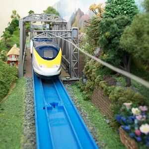 Tomy Plarail - Eurostar.
These were produced back in the 1990's as a three coach set.
Some models have a black roof, while others have a blue roof.