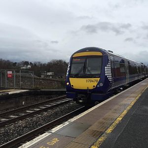 170470 pulls into Linlithgow platform 2 for the 15:55 to Dunblane! A nice rainy picture!
