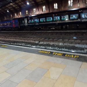 GWR/FGW livery hybrid at Bristol Temple Meads (Platform 7) Wednesday 28/12/2016 April 20:40