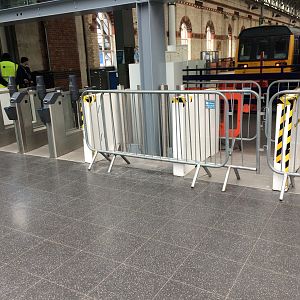 Man Piccadilley Gateline