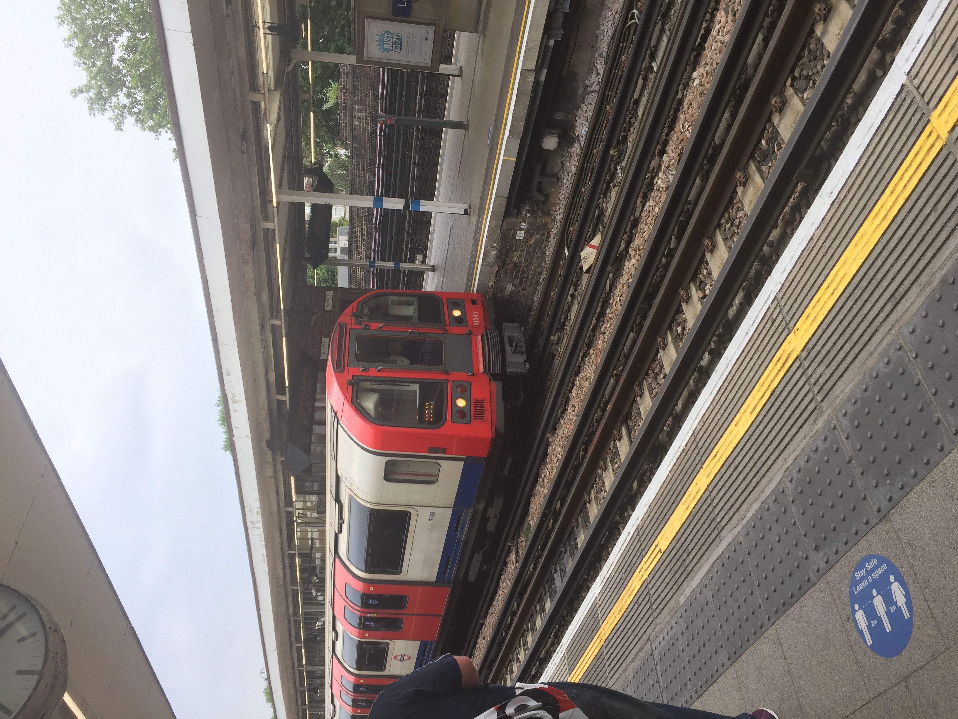 1992 stock at Leytonstone station