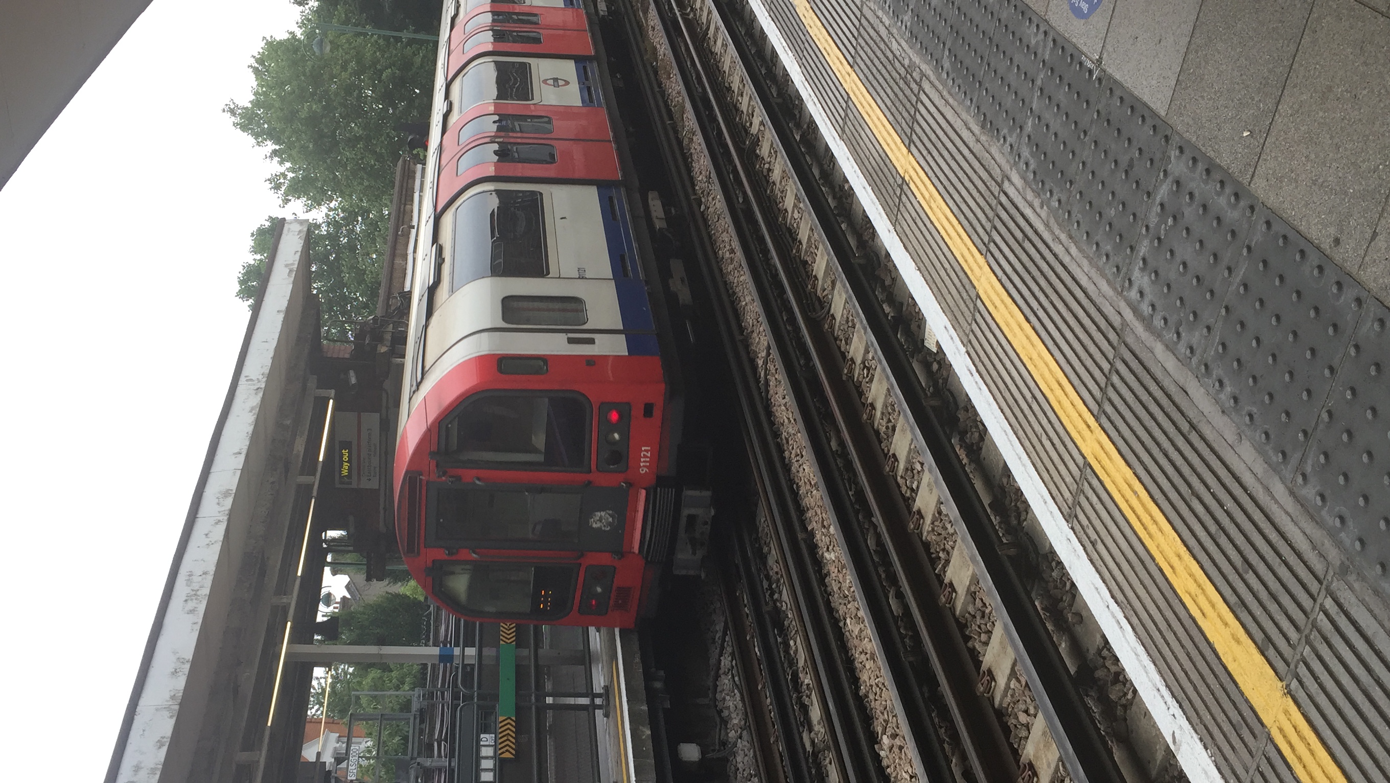 1992 stock at Leytonstone station