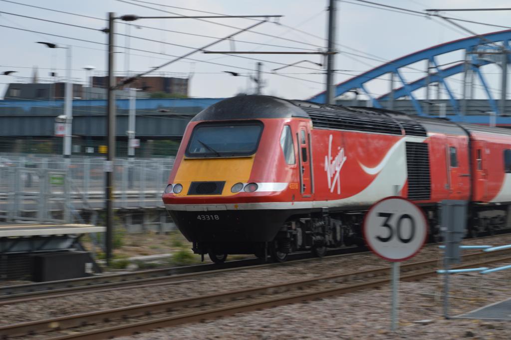 43 318