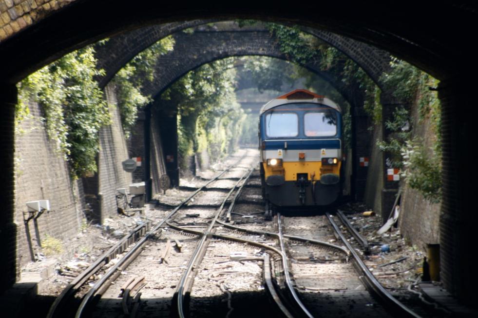 Class 59 approaching Gravesend.