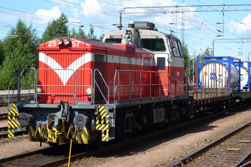 Finnish Dv12 driven freight train