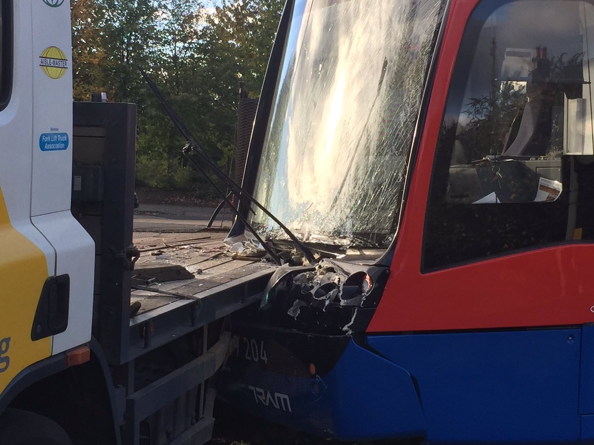 tram_train_crash_2.png