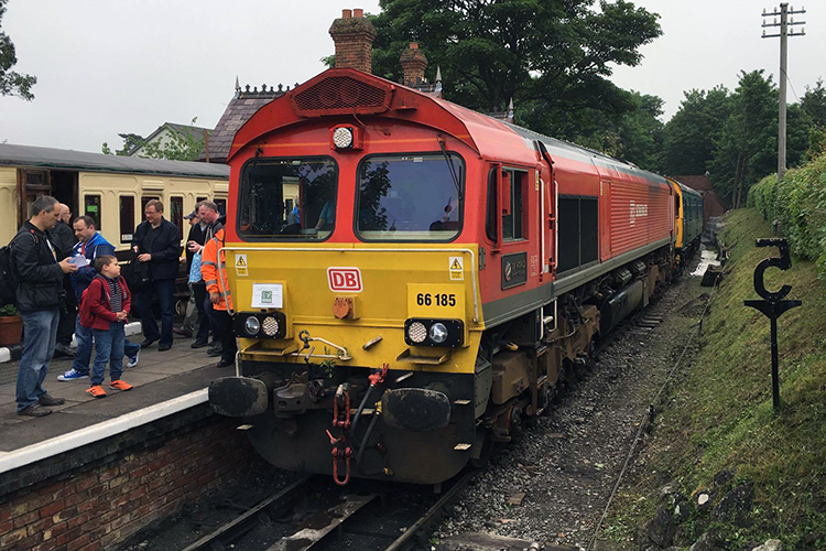 emd_968702185_52.jpg