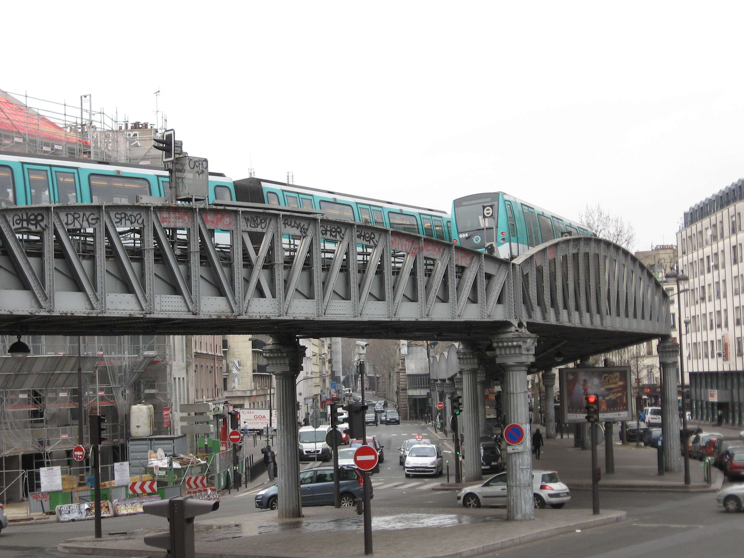 m2passagedestrains.jpg